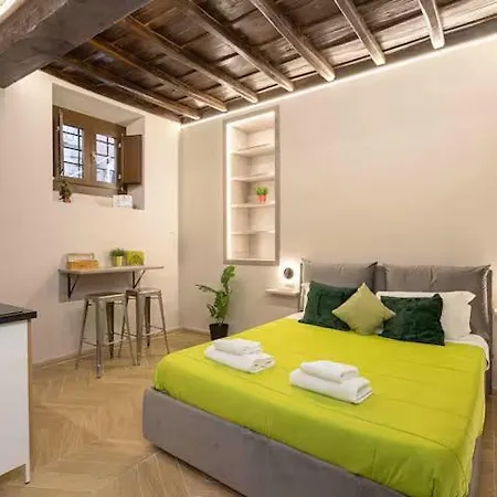 Iron Loft In Colosseo Apartment *